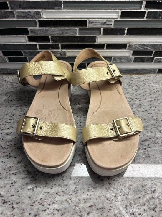 UGG Gold Leather Platform Buckle Sandals size 8 - Picture 2 of 13